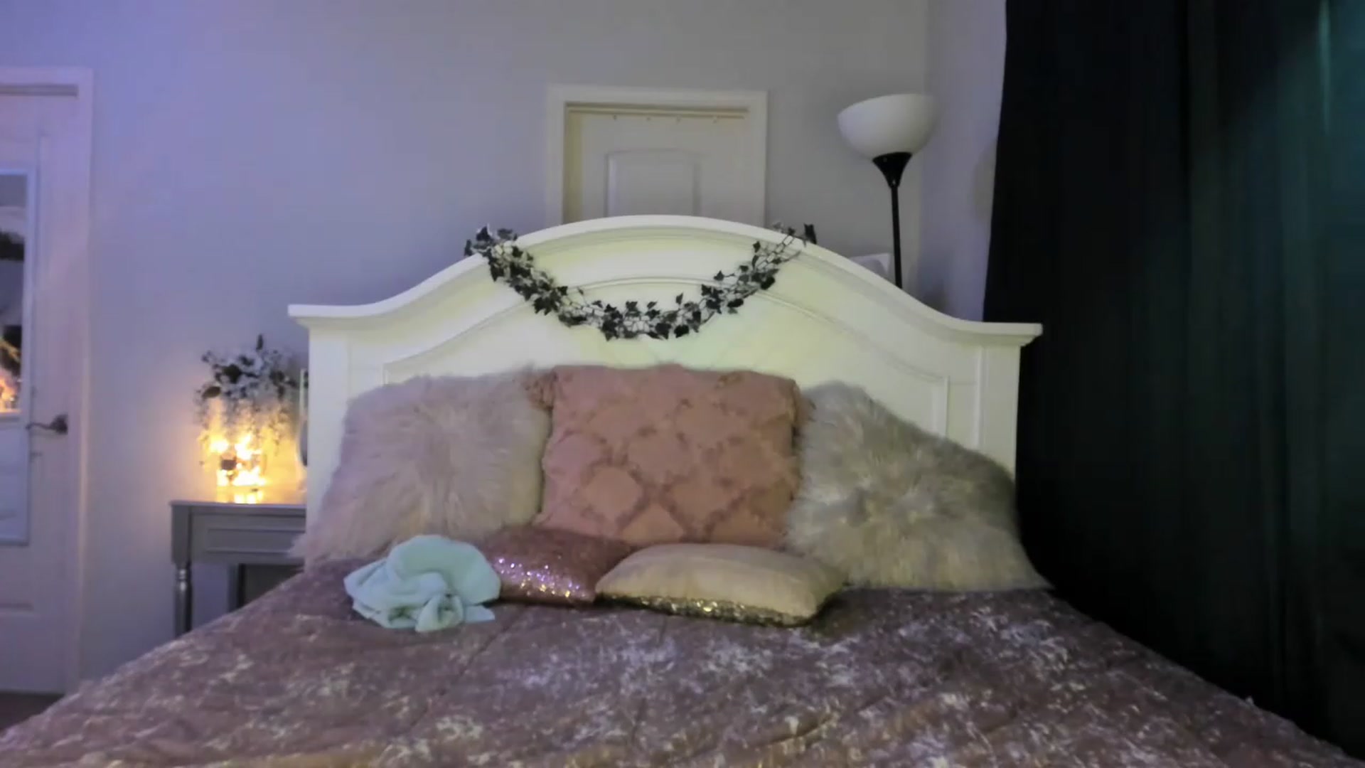 Gallery image thumbnail from MsMarilyn's myfreecams stream on, 04/28/2023, 18:30 image 12 of 20