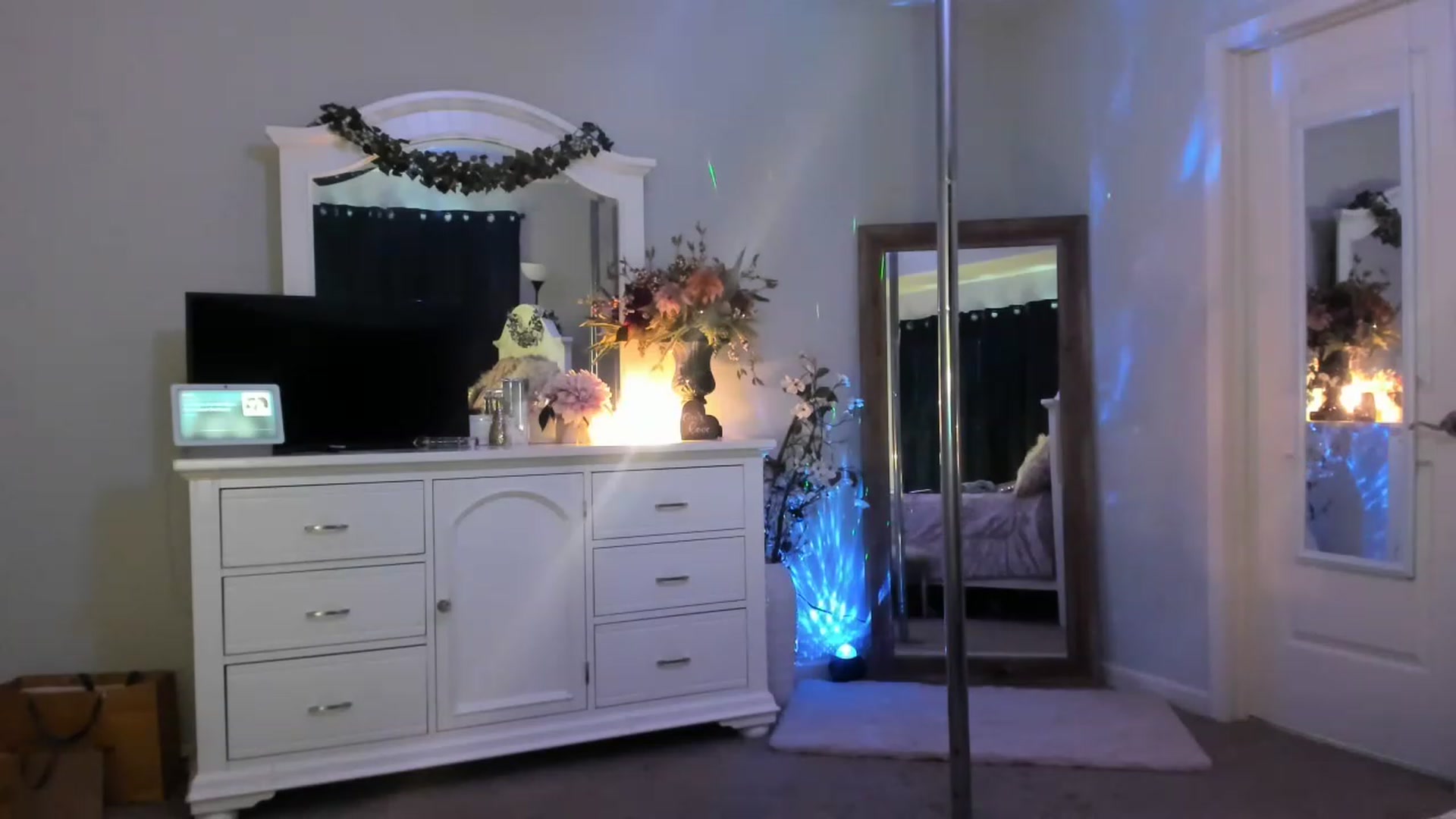 Gallery image thumbnail from MsMarilyn's myfreecams stream on, 04/28/2023, 18:30 image 7 of 20
