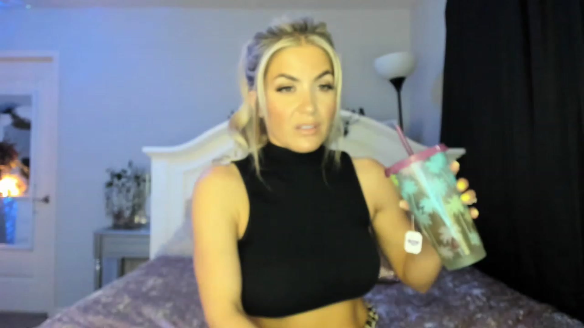 Gallery image thumbnail from MsMarilyn's myfreecams stream on, 04/29/2023, 18:55 image 15 of 20