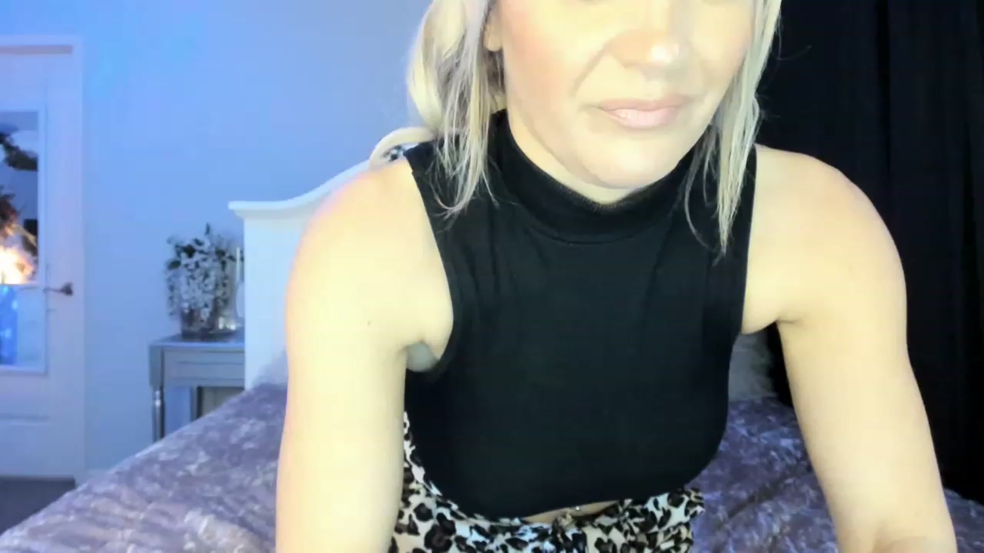 Gallery image thumbnail from MsMarilyn's myfreecams stream on, 04/29/2023, 18:55 image 16 of 20