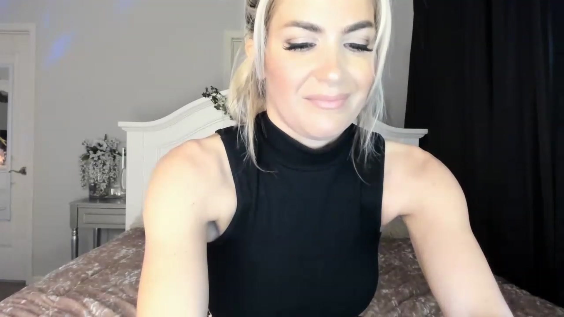 Gallery image thumbnail from MsMarilyn's myfreecams stream on, 04/29/2023, 18:55 image 6 of 20