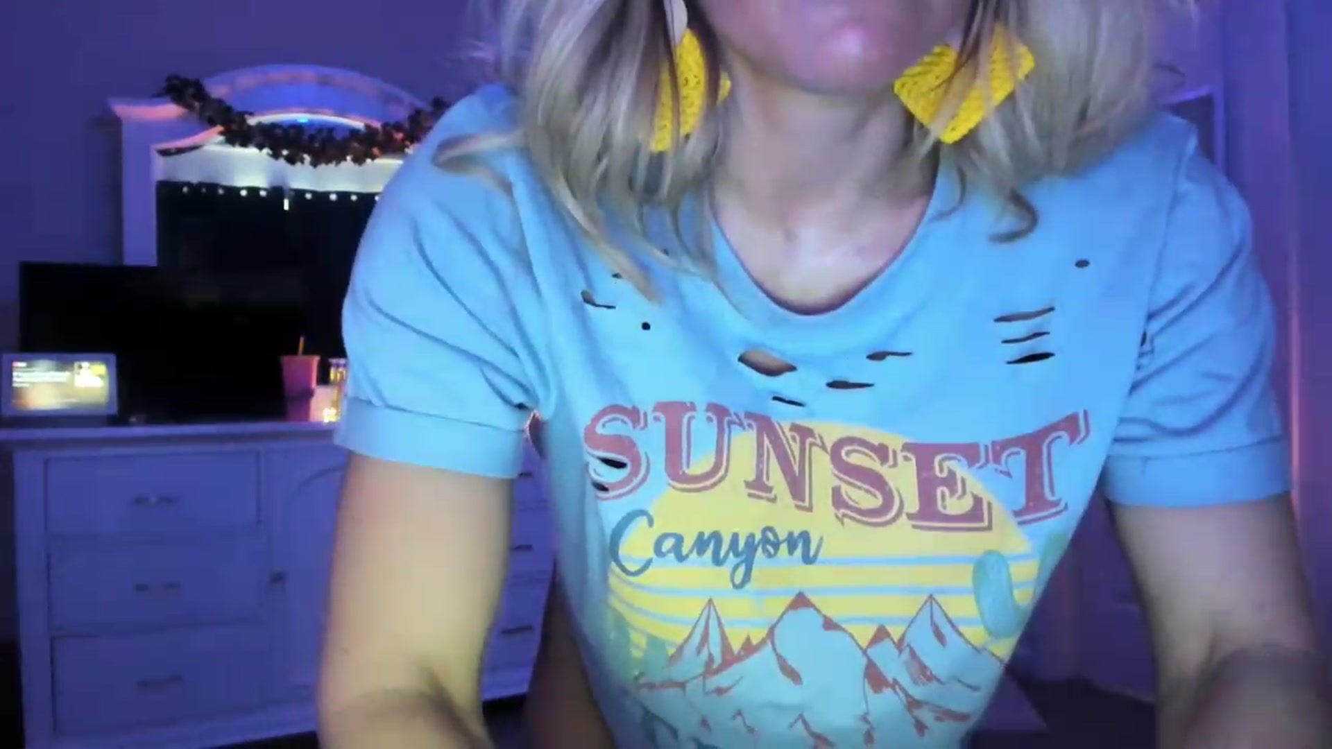 Gallery image thumbnail from MsMarilyn's myfreecams stream on, 05/03/2023, 21:09 image 10 of 20