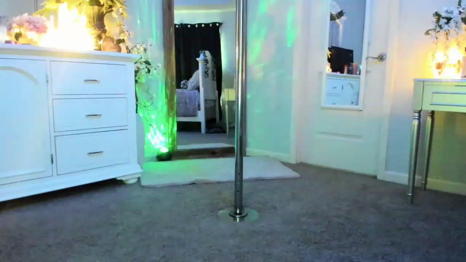 Gallery image thumbnail from MsMarilyn's myfreecams stream on, 05/09/2023, 21:31 image 18 of 20