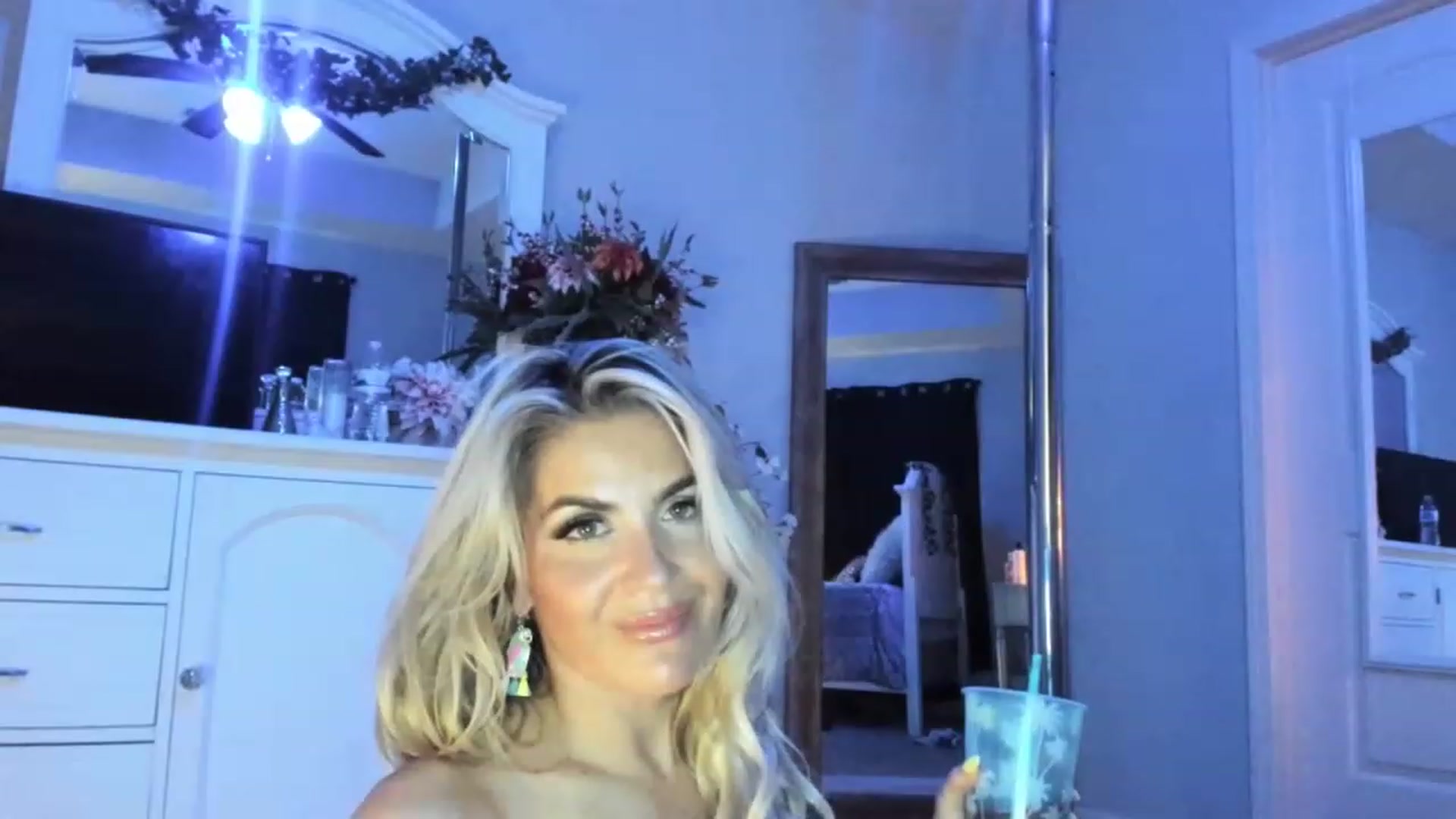 Gallery image thumbnail from MsMarilyn's myfreecams stream on, 05/12/2023, 24:17 image 15 of 20