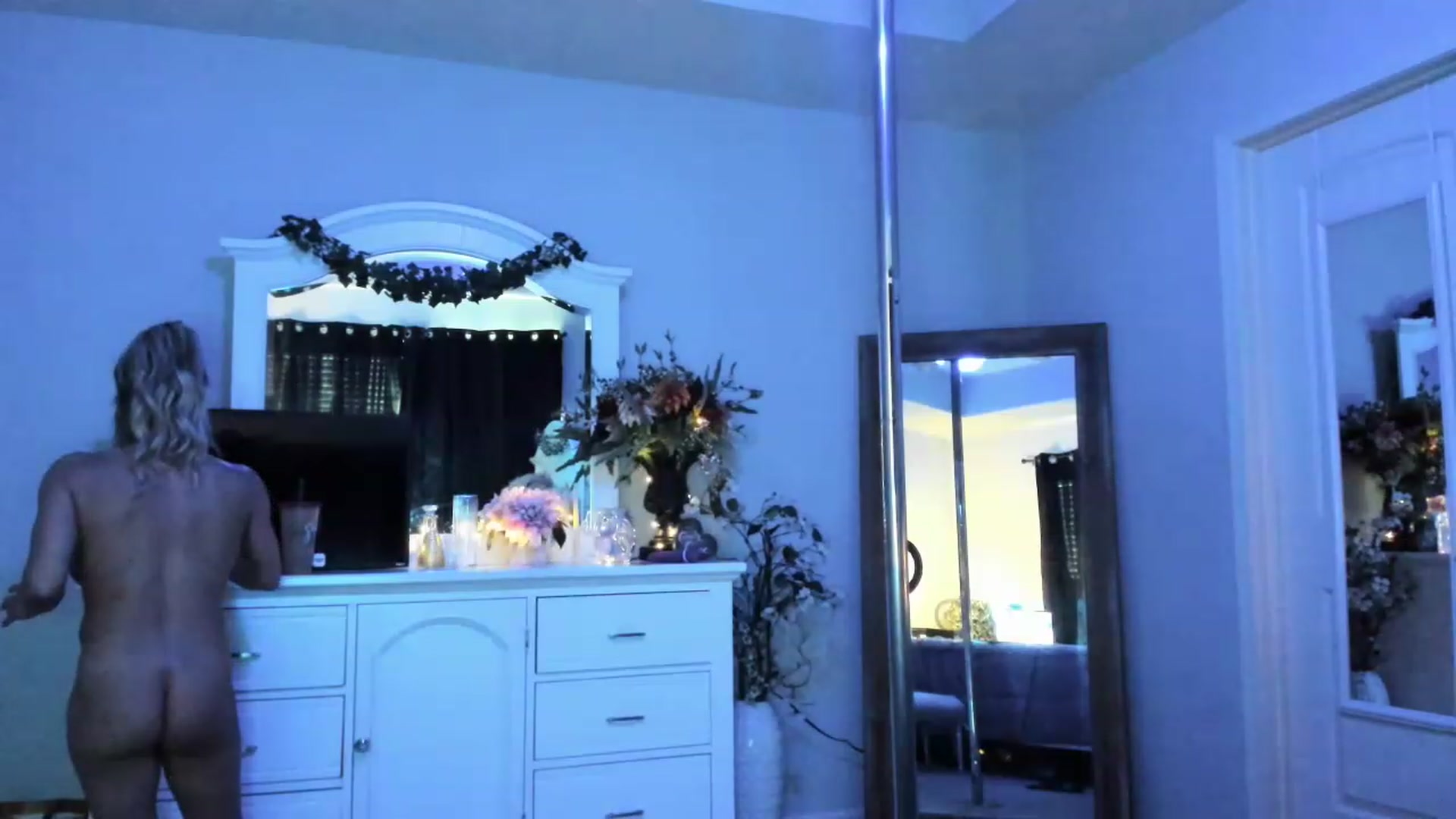 Gallery image thumbnail from MsMarilyn's myfreecams stream on, 05/15/2023, 21:41 image 15 of 20