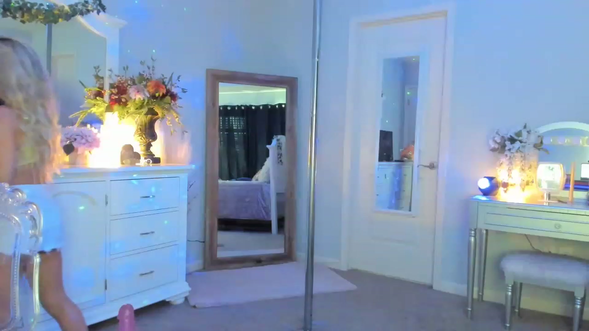 Gallery image thumbnail from MsMarilyn's myfreecams stream on, 05/24/2023, 19:10 image 3 of 20