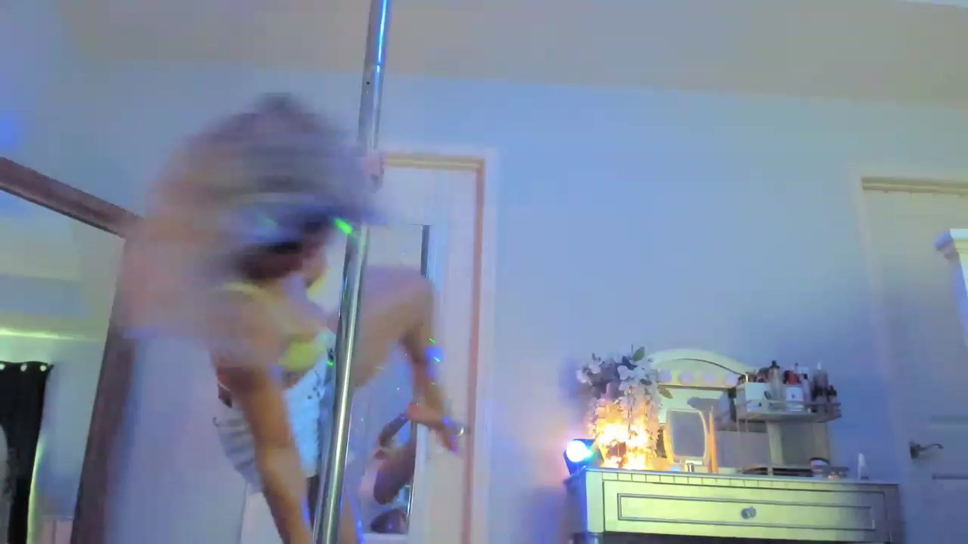 Gallery image thumbnail from MsMarilyn's myfreecams stream on, 05/24/2023, 19:10 image 10 of 20