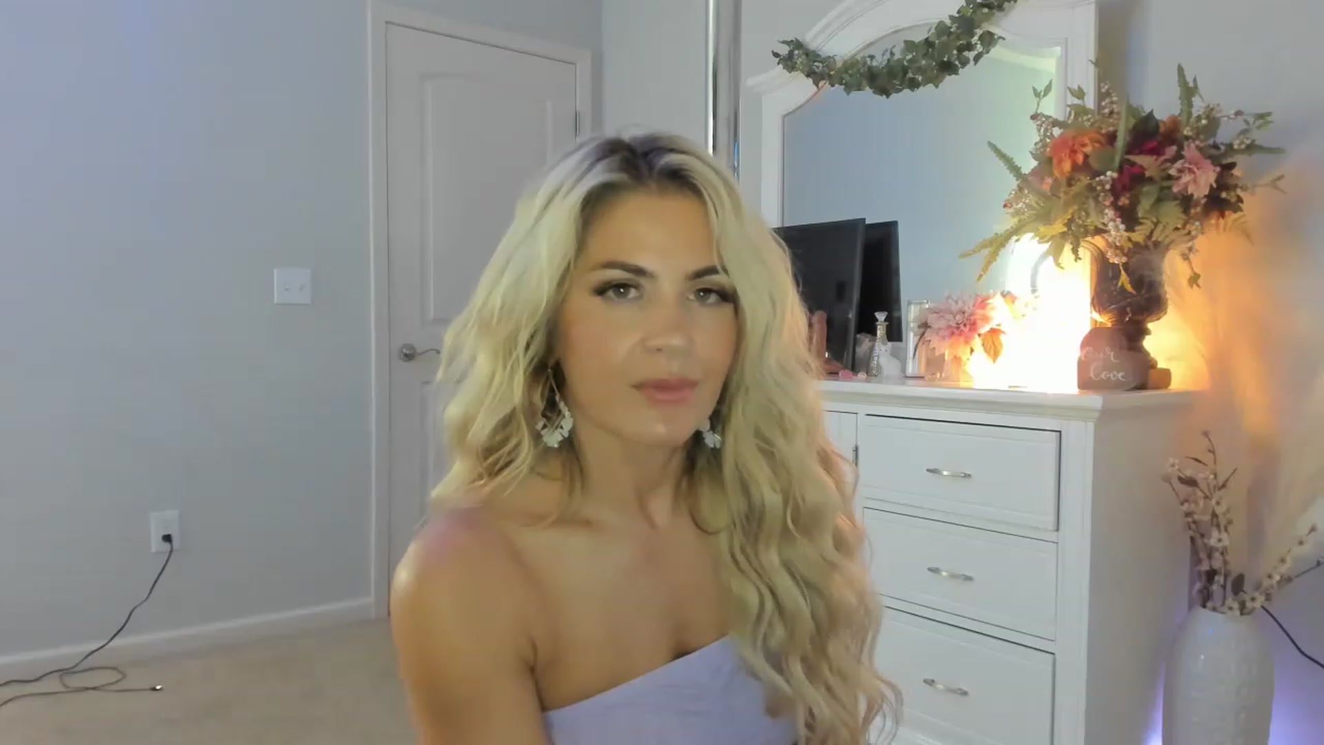 Gallery image thumbnail from MsMarilyn's myfreecams stream on, 06/05/2023, 23:14 image 5 of 20