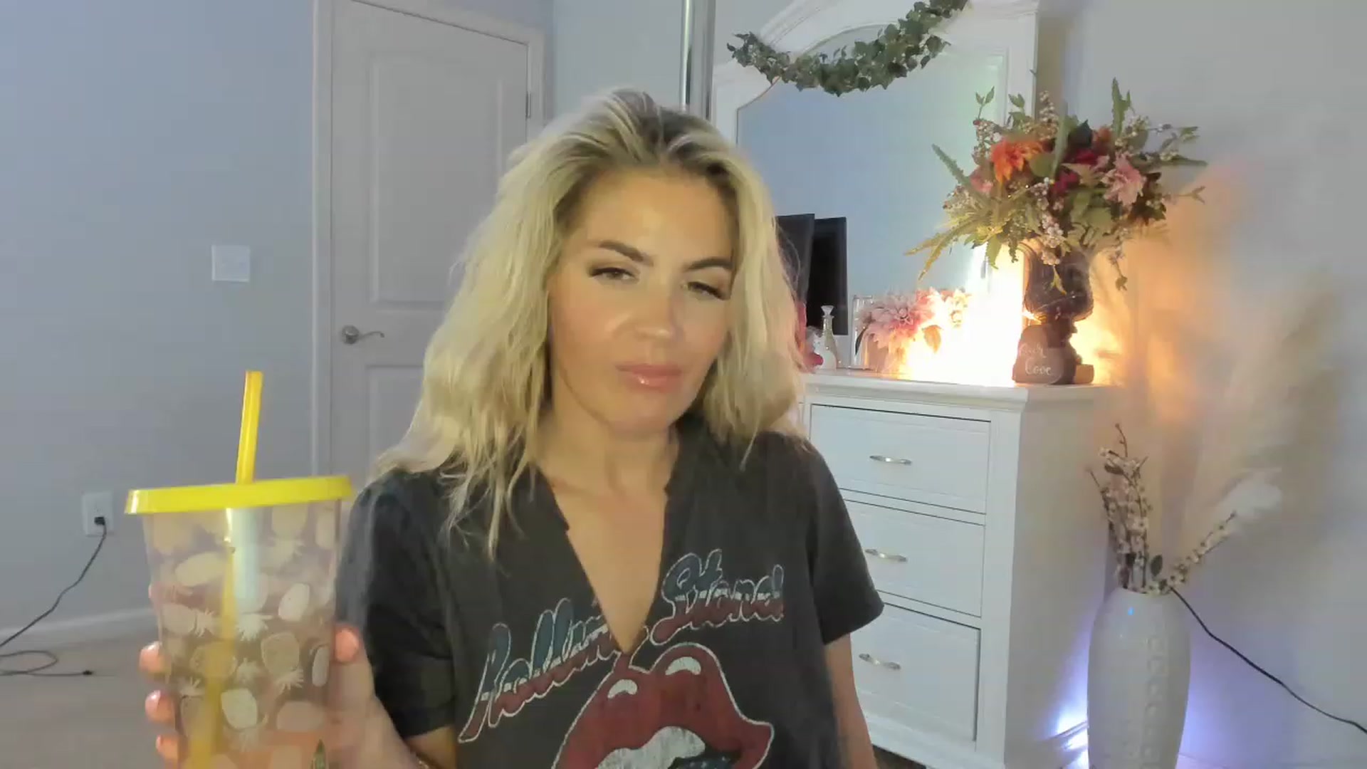 Gallery image thumbnail from MsMarilyn's myfreecams stream on, 06/06/2023, 21:28 image 9 of 20
