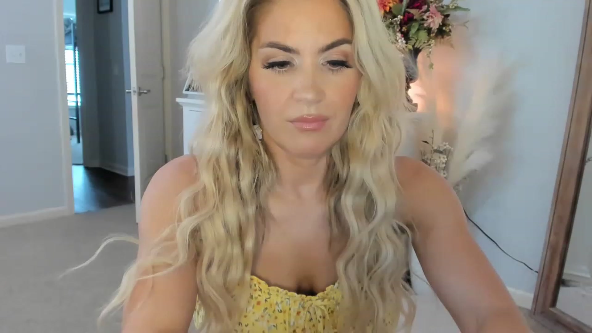 Gallery image thumbnail from MsMarilyn's myfreecams stream on, 06/09/2023, 19:12 image 14 of 20