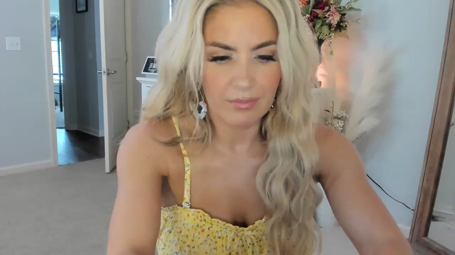 Gallery image thumbnail from MsMarilyn's myfreecams stream on, 06/09/2023, 19:12 image 11 of 20