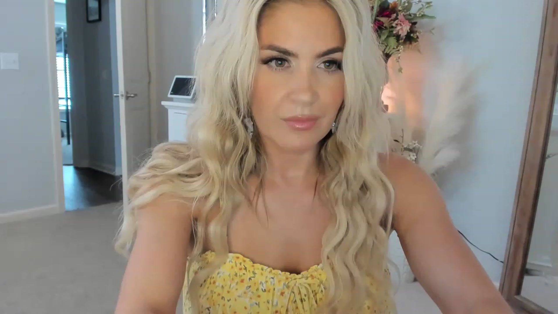 Gallery image thumbnail from MsMarilyn's myfreecams stream on, 06/09/2023, 19:12 image 1 of 20