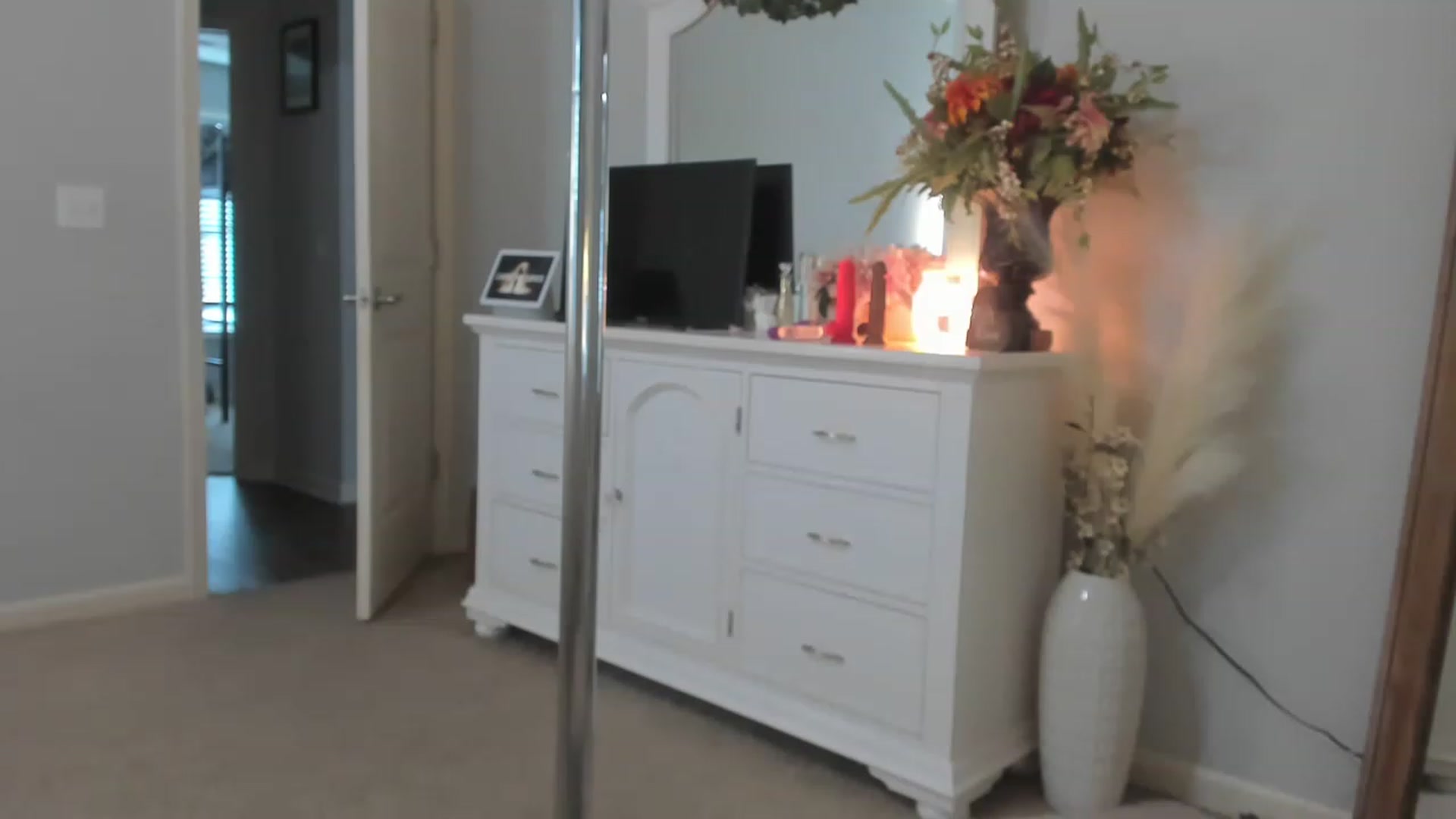 Gallery image thumbnail from MsMarilyn's myfreecams stream on, 06/09/2023, 19:12 image 17 of 20