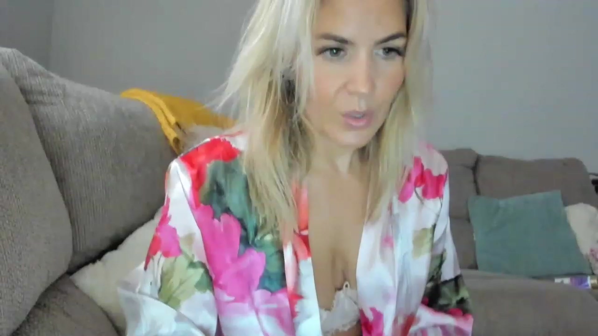 Gallery image thumbnail from MsMarilyn's myfreecams stream on, 06/11/2023, 12:06 image 9 of 20