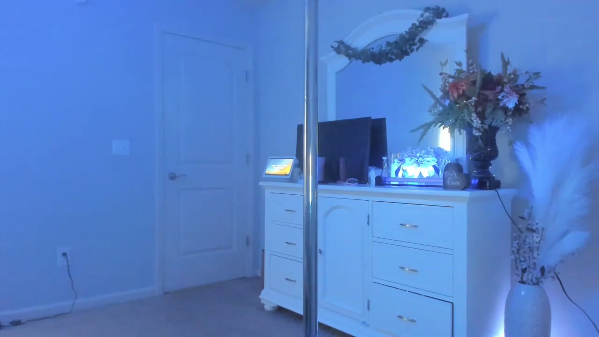 Gallery image thumbnail from MsMarilyn's myfreecams stream on, 06/12/2023, 22:34 image 14 of 20