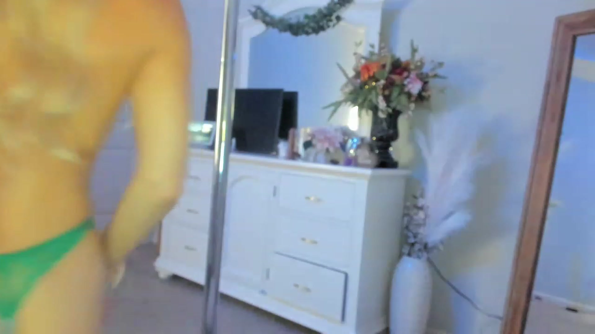 Gallery image thumbnail from MsMarilyn's myfreecams stream on, 06/15/2023, 22:59 image 7 of 20
