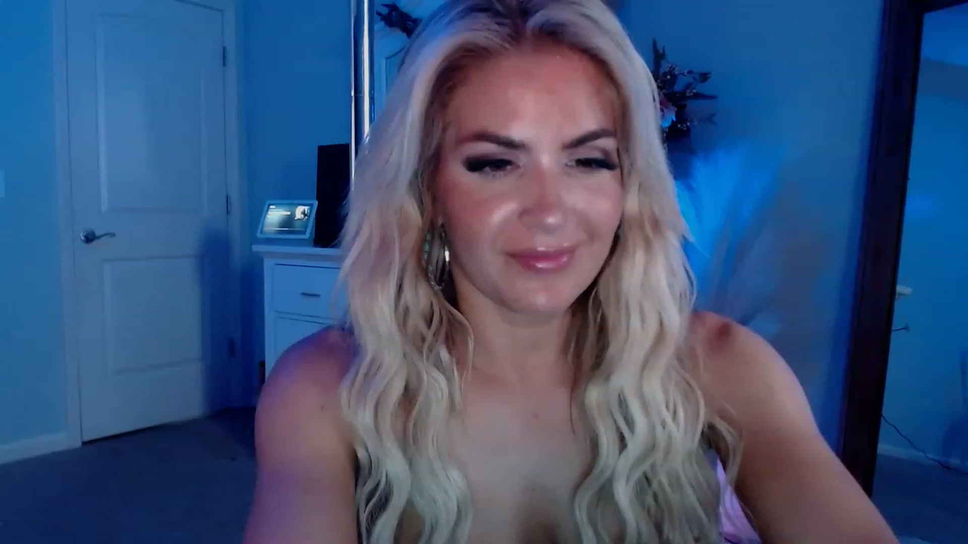 Gallery image thumbnail from MsMarilyn's myfreecams stream on, 06/19/2023, 21:54 image 18 of 20