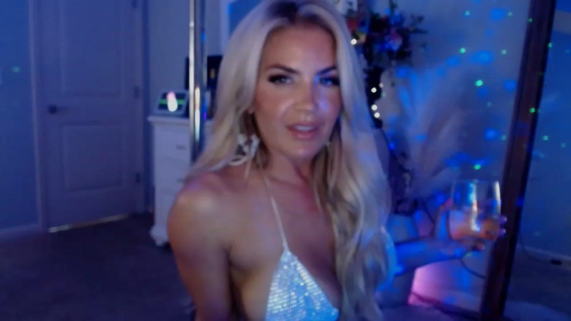 Gallery image thumbnail from MsMarilyn's myfreecams stream on, 06/20/2023, 21:26 image 2 of 20