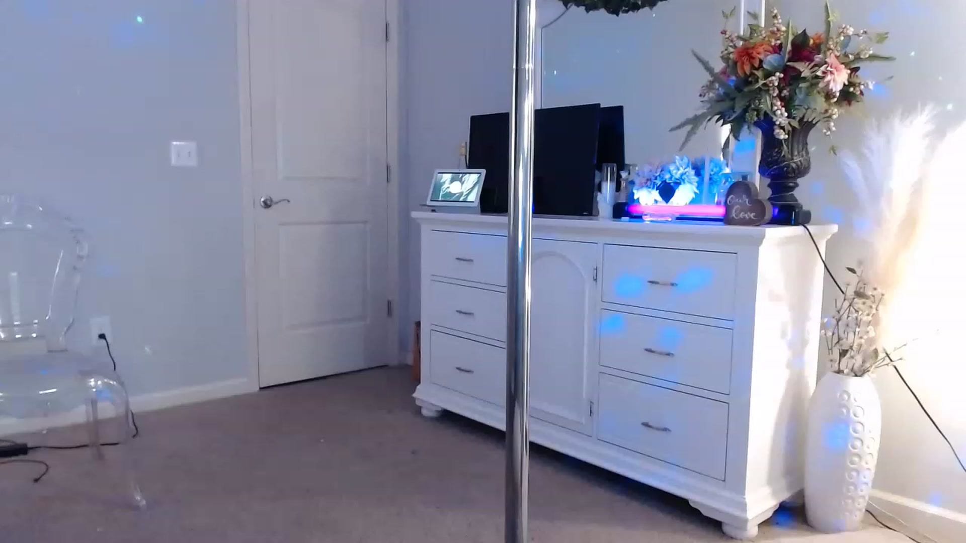 Gallery image thumbnail from MsMarilyn's myfreecams stream on, 06/22/2023, 22:14 image 17 of 20