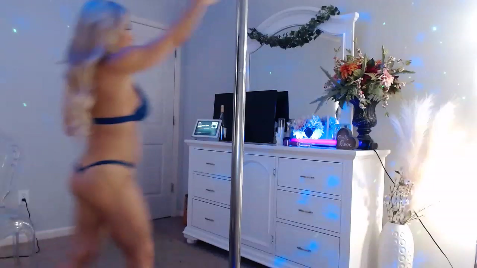 Gallery image thumbnail from MsMarilyn's myfreecams stream on, 06/22/2023, 22:14 image 12 of 20