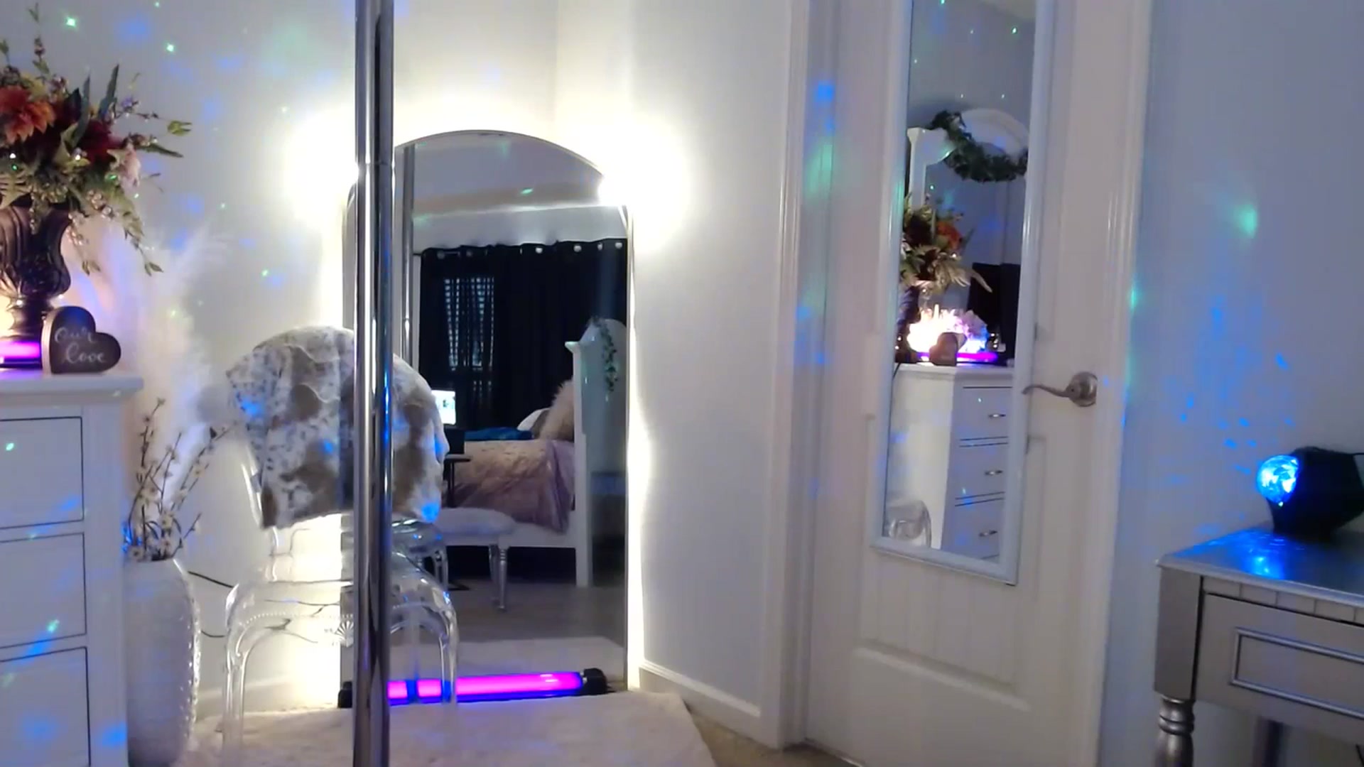 Gallery image thumbnail from MsMarilyn's myfreecams stream on, 07/03/2023, 19:14 image 15 of 20