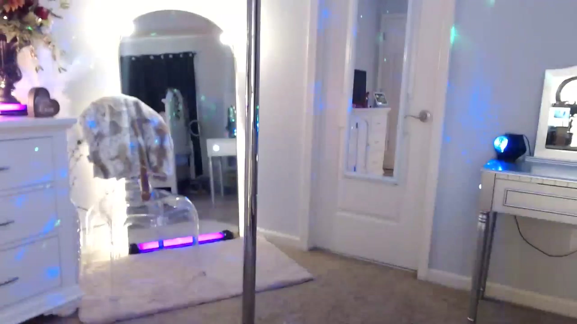 Gallery image thumbnail from MsMarilyn's myfreecams stream on, 07/03/2023, 19:43 image 5 of 20