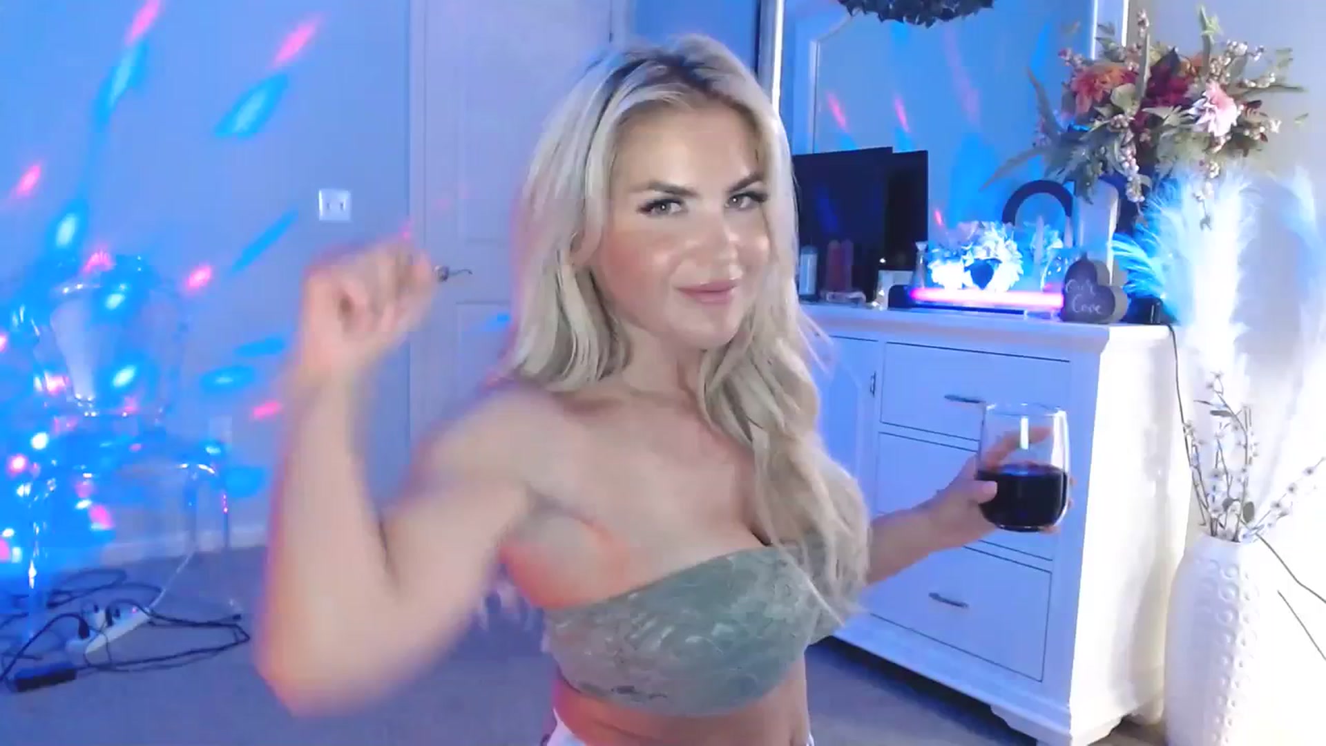 Gallery image thumbnail from MsMarilyn's myfreecams stream on, 07/07/2023, 18:41 image 1 of 20