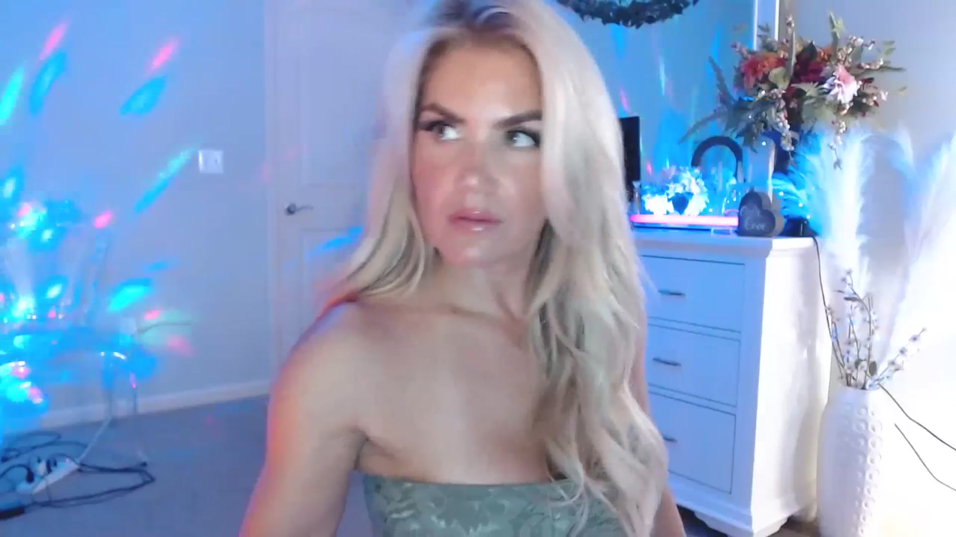 Gallery image thumbnail from MsMarilyn's myfreecams stream on, 07/07/2023, 18:41 image 18 of 20