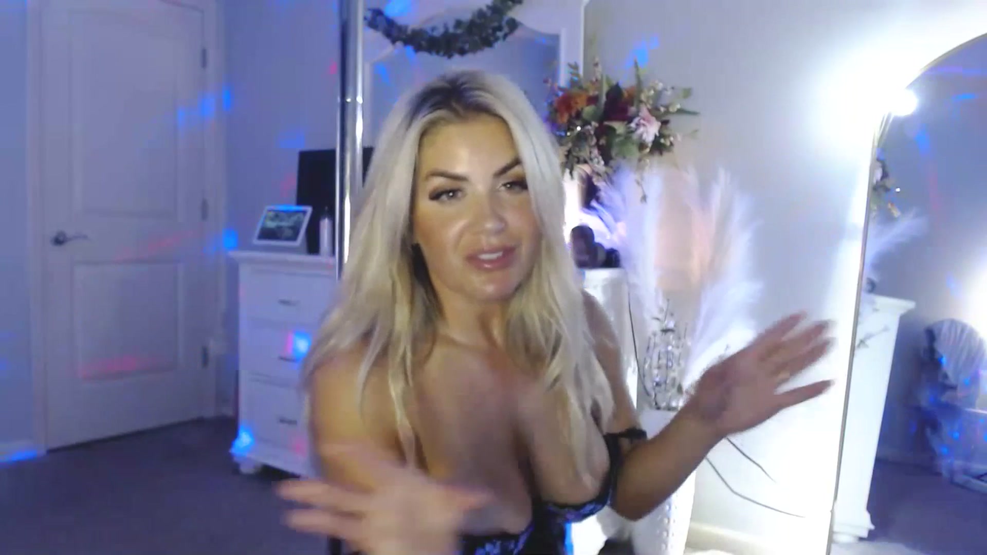 Gallery image thumbnail from MsMarilyn's myfreecams stream on, 07/12/2023, 19:32 image 13 of 20