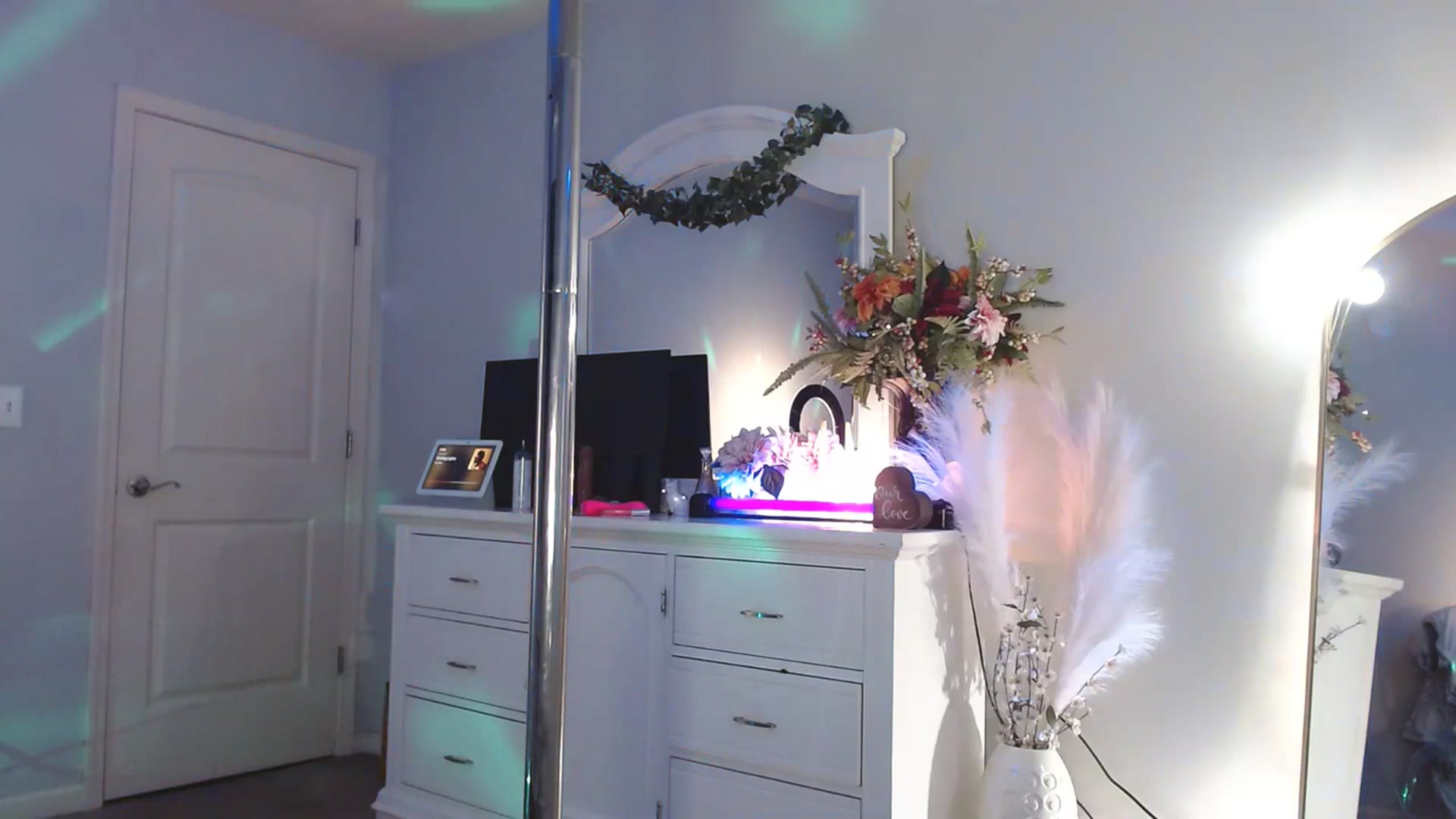 Gallery image thumbnail from MsMarilyn's myfreecams stream on, 07/12/2023, 19:32 image 18 of 20