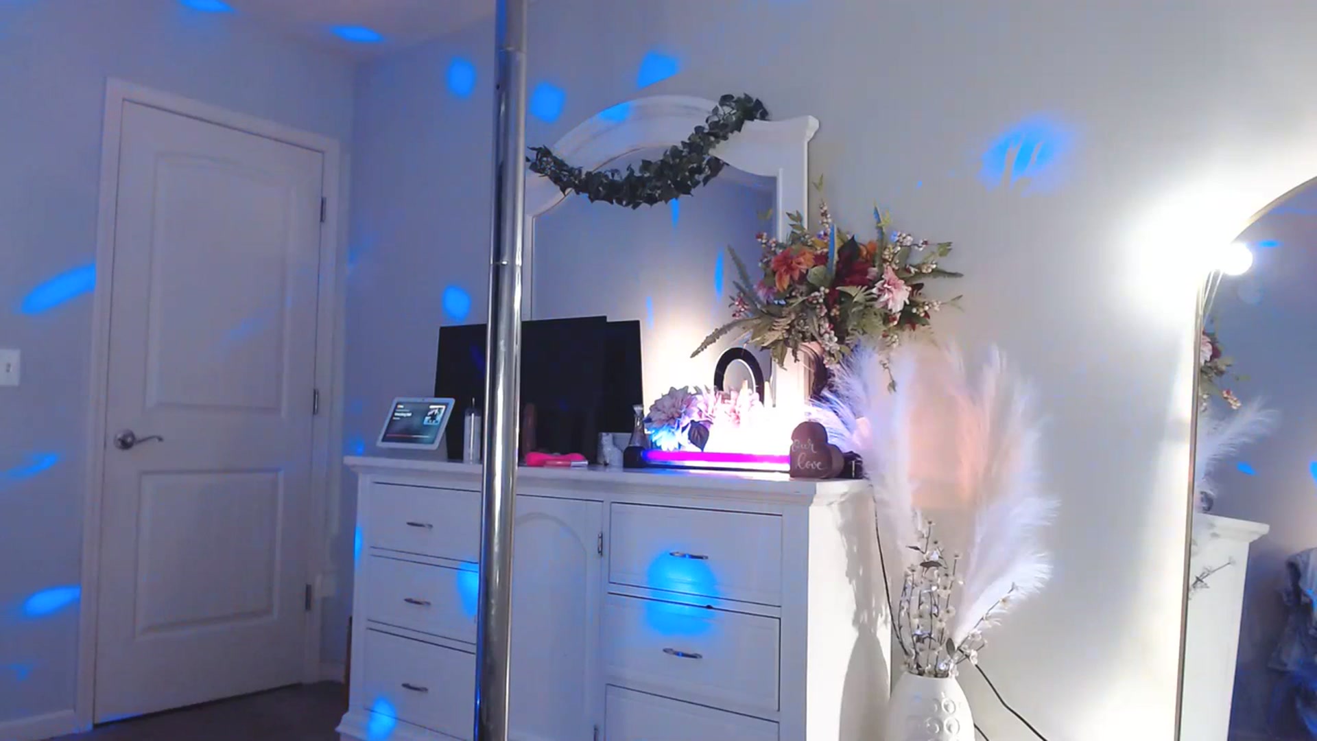 Gallery image thumbnail from MsMarilyn's myfreecams stream on, 07/12/2023, 19:32 image 17 of 20