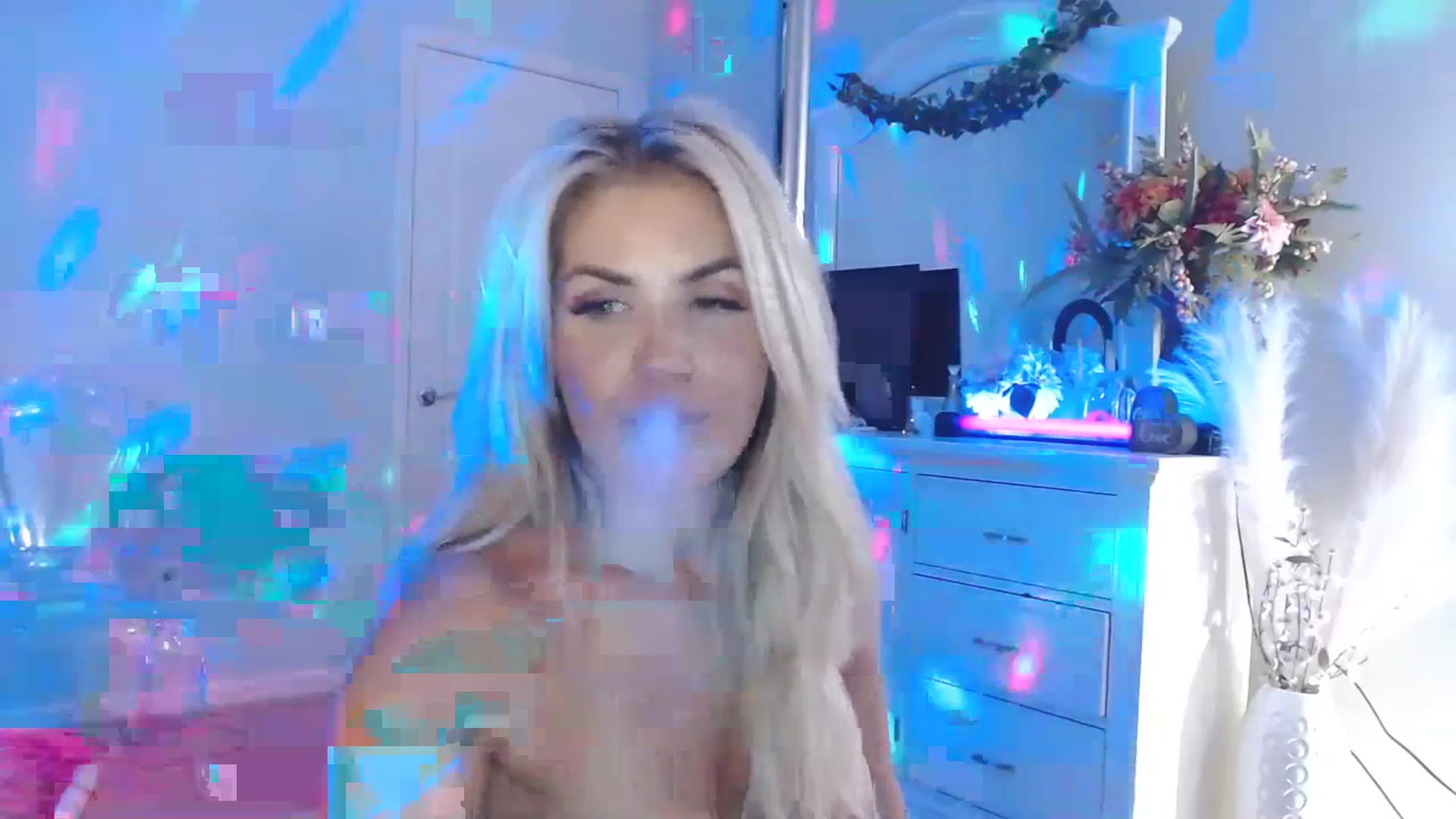 Gallery image thumbnail from MsMarilyn's myfreecams stream on, 07/12/2023, 22:00 image 11 of 20