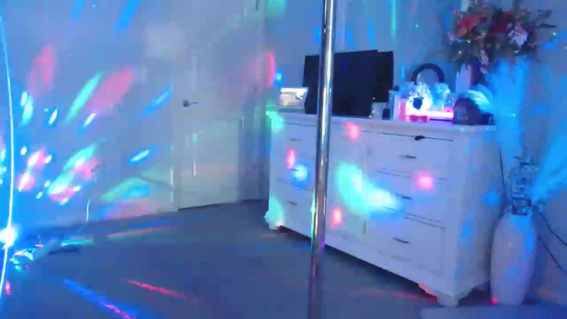 Gallery image thumbnail from MsMarilyn's myfreecams stream on, 07/17/2023, 23:30 image 8 of 20