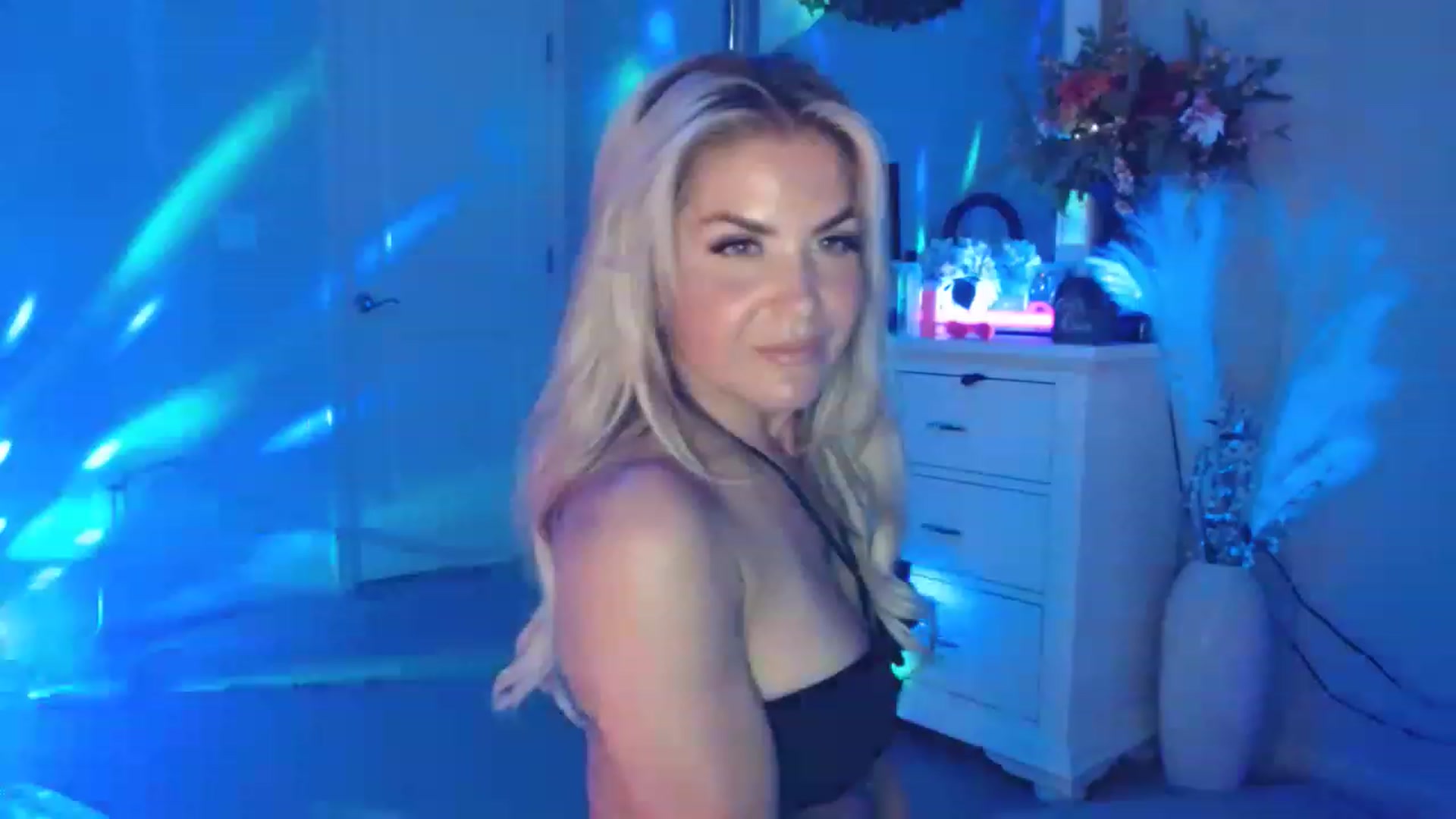 Gallery image thumbnail from MsMarilyn's myfreecams stream on, 07/17/2023, 23:30 image 3 of 20
