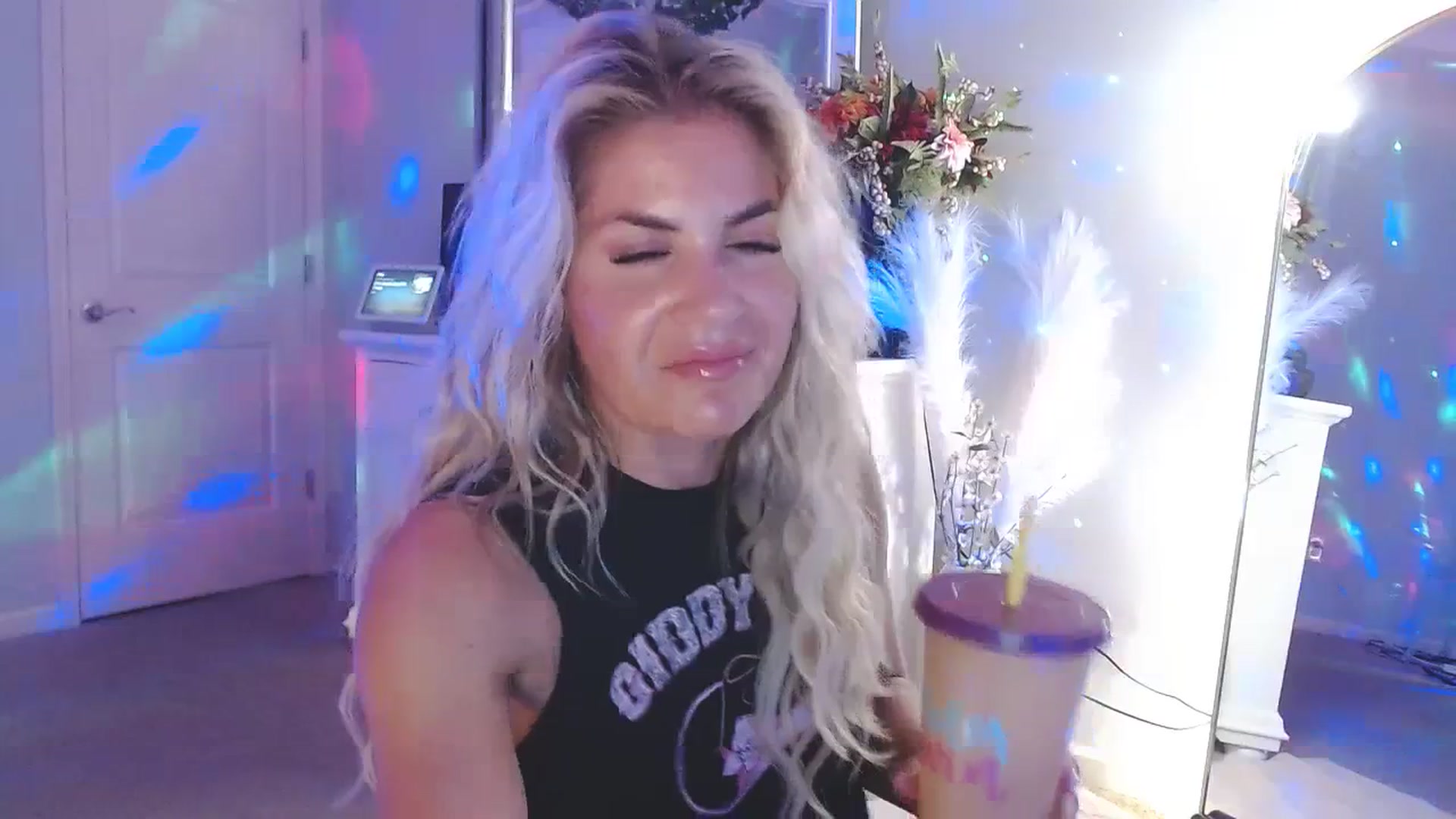 Gallery image thumbnail from MsMarilyn's myfreecams stream on, 07/19/2023, 23:41 image 18 of 20