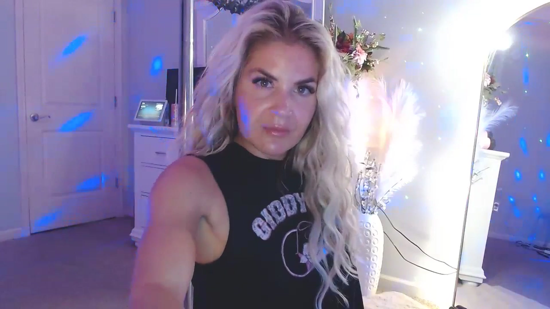 Gallery image thumbnail from MsMarilyn's myfreecams stream on, 07/19/2023, 23:41 image 14 of 20