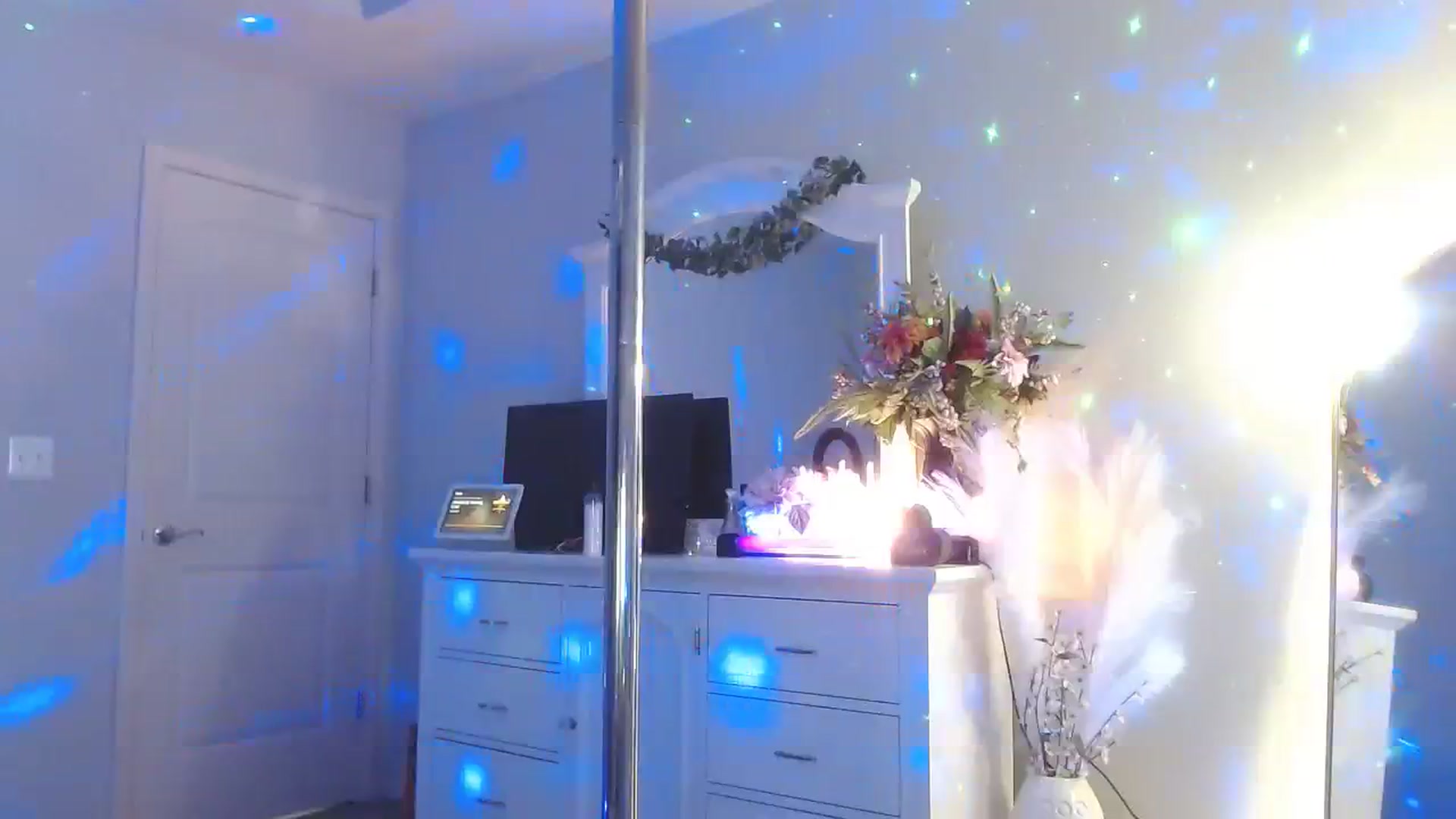Gallery image thumbnail from MsMarilyn's myfreecams stream on, 07/22/2023, 18:21 image 17 of 20
