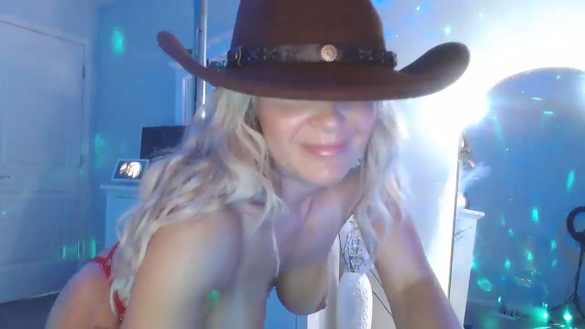 Gallery image thumbnail from MsMarilyn's myfreecams stream on, 07/22/2023, 18:21 image 14 of 20