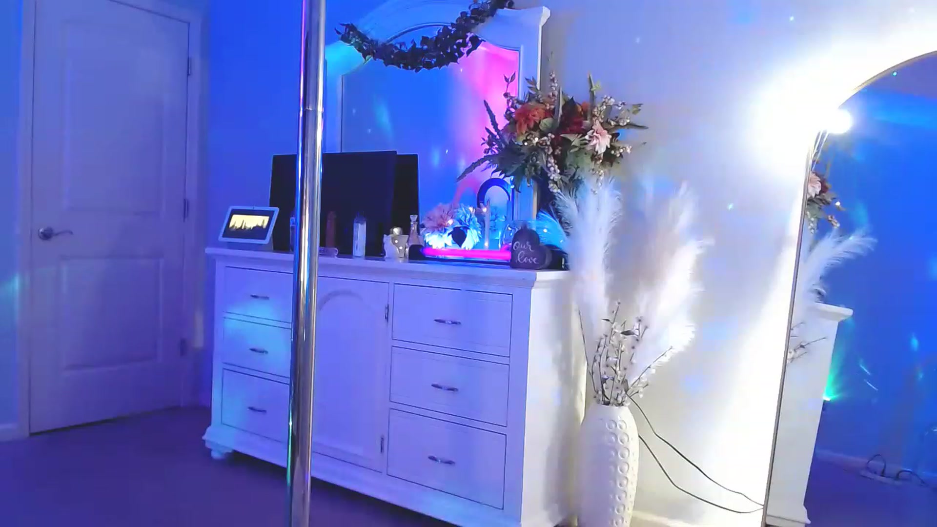 Gallery image thumbnail from MsMarilyn's myfreecams stream on, 07/25/2023, 18:33 image 18 of 20