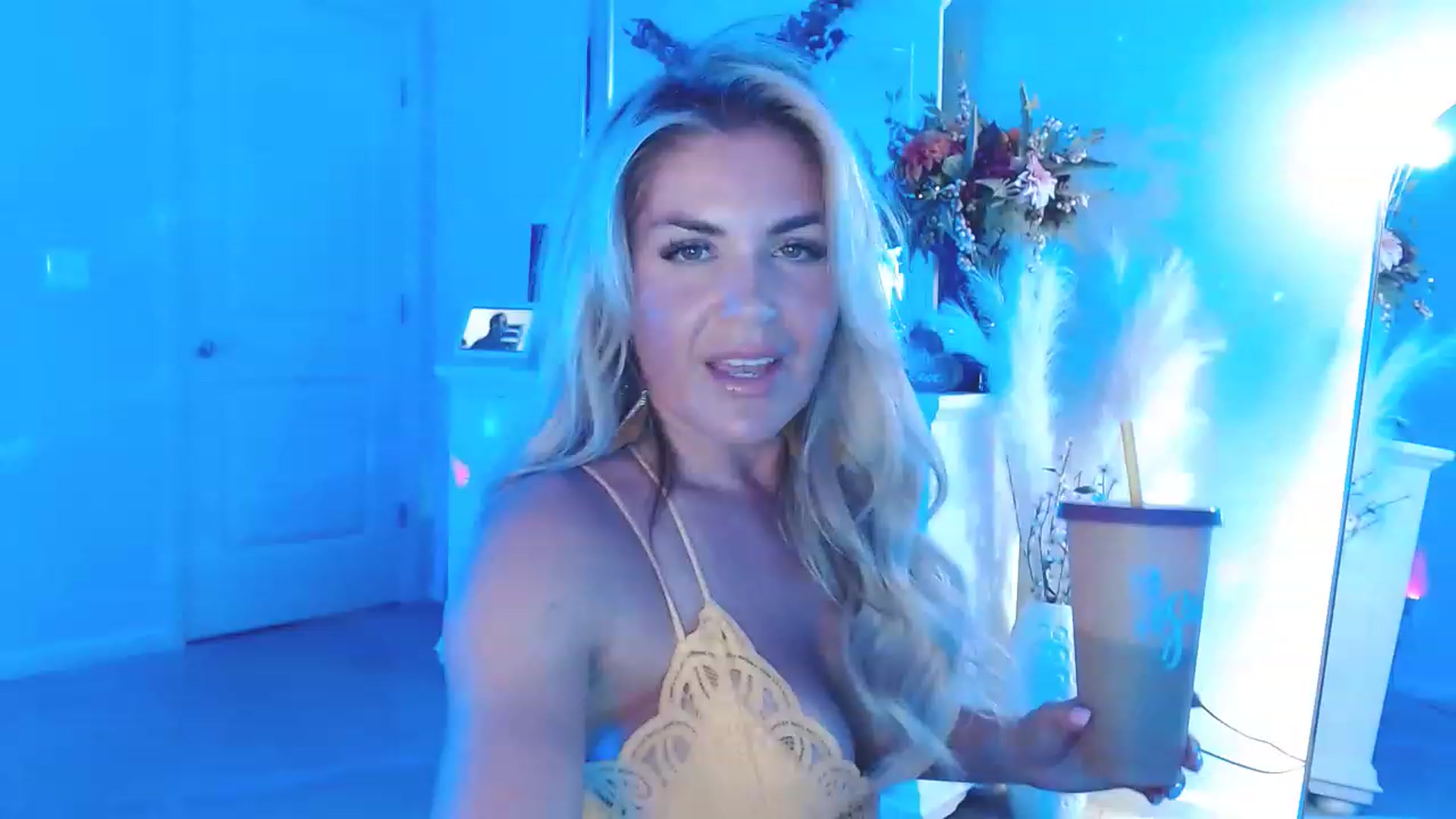 Gallery image thumbnail from MsMarilyn's myfreecams stream on, 07/25/2023, 18:33 image 3 of 20