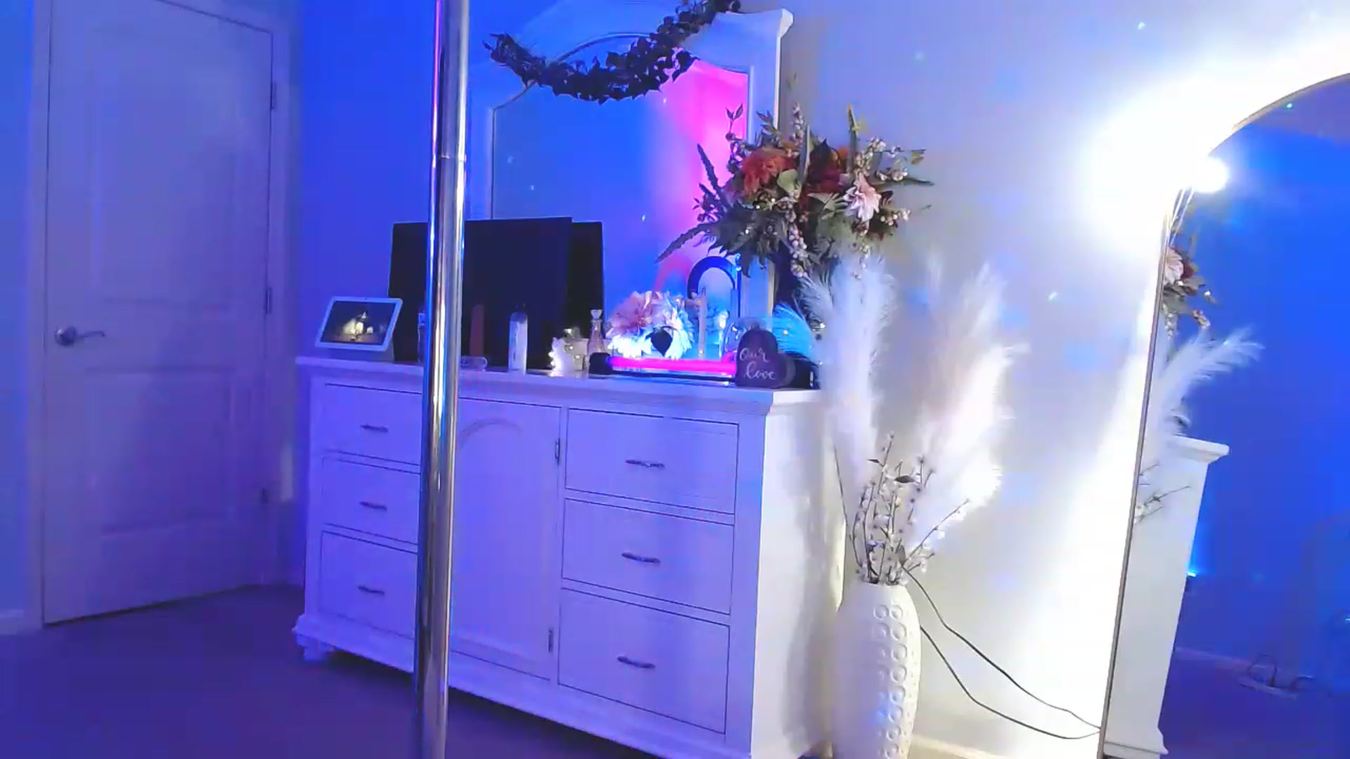 Gallery image thumbnail from MsMarilyn's myfreecams stream on, 07/25/2023, 18:33 image 12 of 20