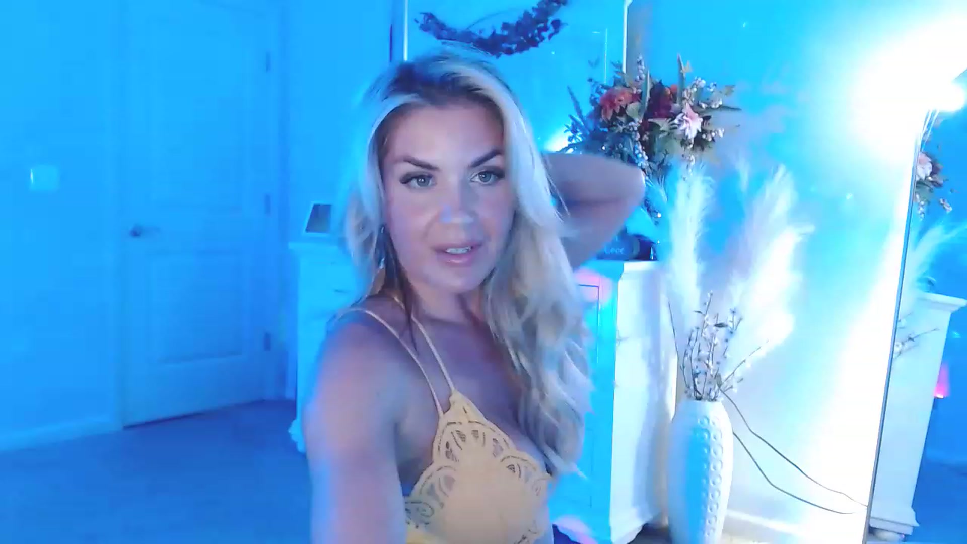 Gallery image thumbnail from MsMarilyn's myfreecams stream on, 07/25/2023, 18:33 image 2 of 20