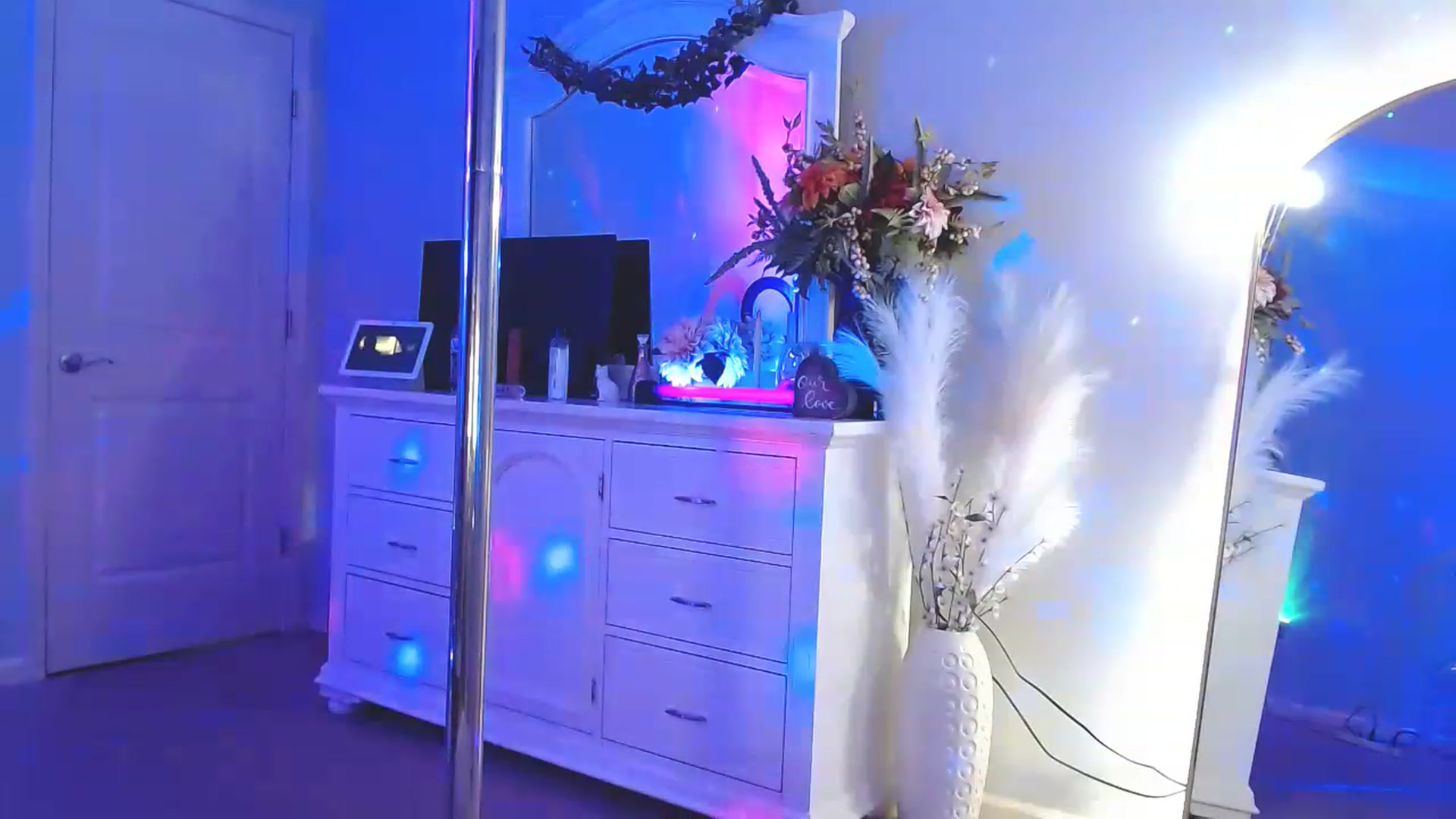 Gallery image thumbnail from MsMarilyn's myfreecams stream on, 07/25/2023, 18:33 image 19 of 20