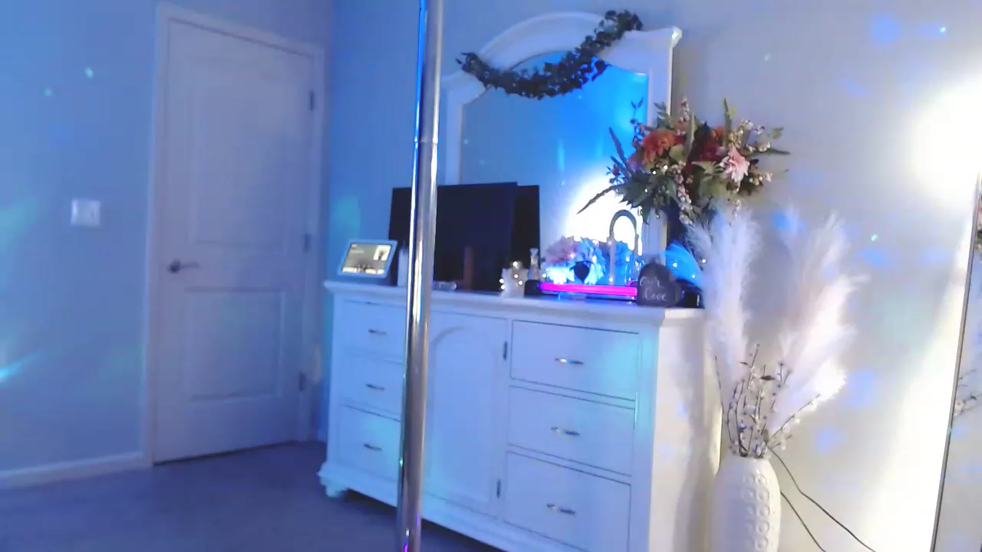 Gallery image thumbnail from MsMarilyn's myfreecams stream on, 07/25/2023, 20:39 image 6 of 20