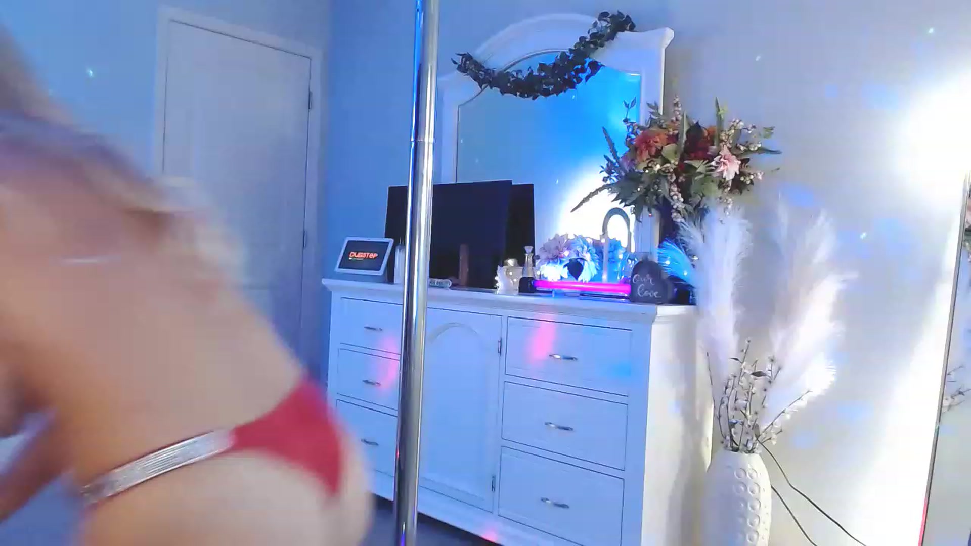Gallery image thumbnail from MsMarilyn's myfreecams stream on, 07/25/2023, 20:39 image 7 of 20