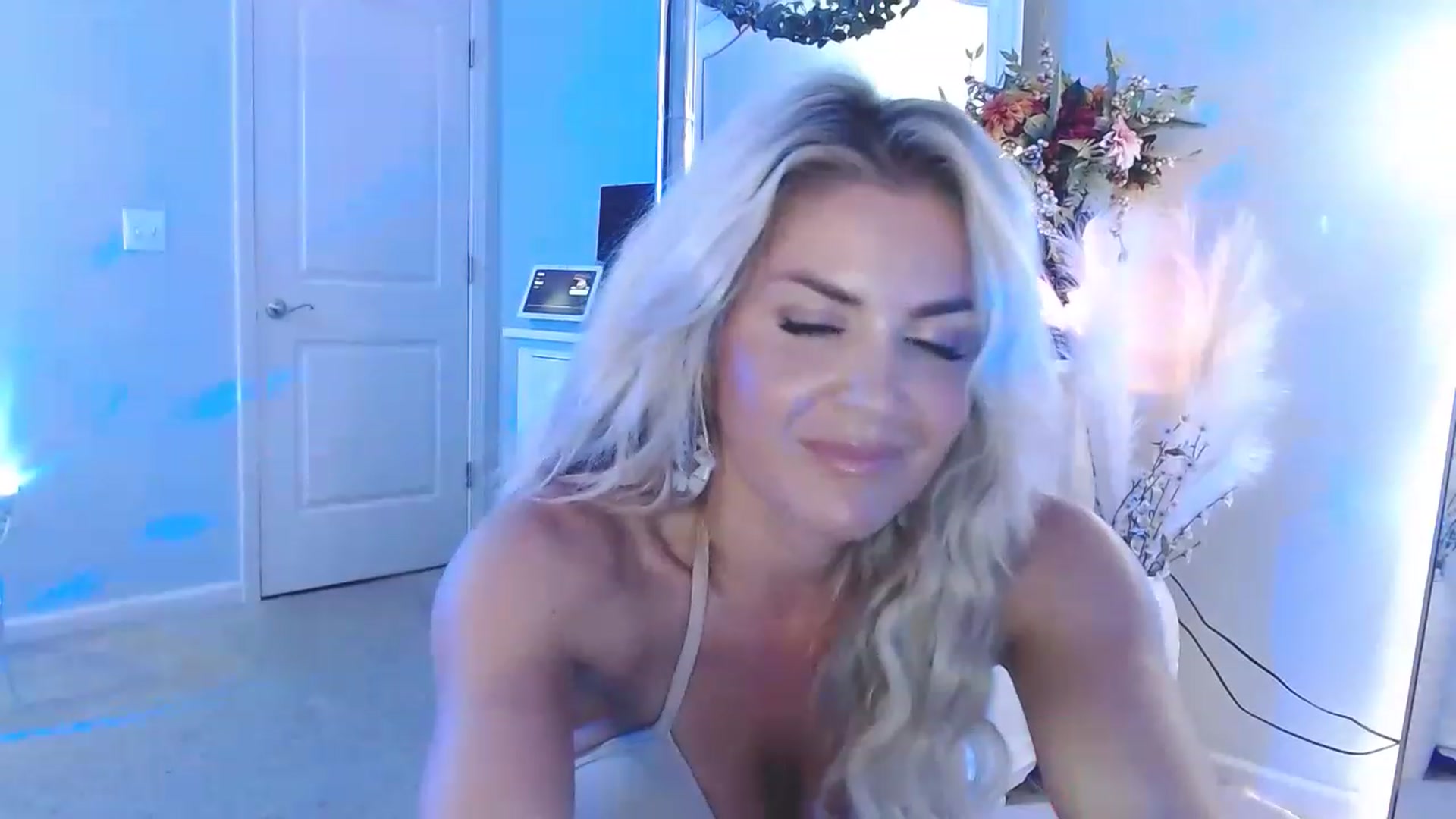 Gallery image thumbnail from MsMarilyn's myfreecams stream on, 07/27/2023, 19:45 image 20 of 20