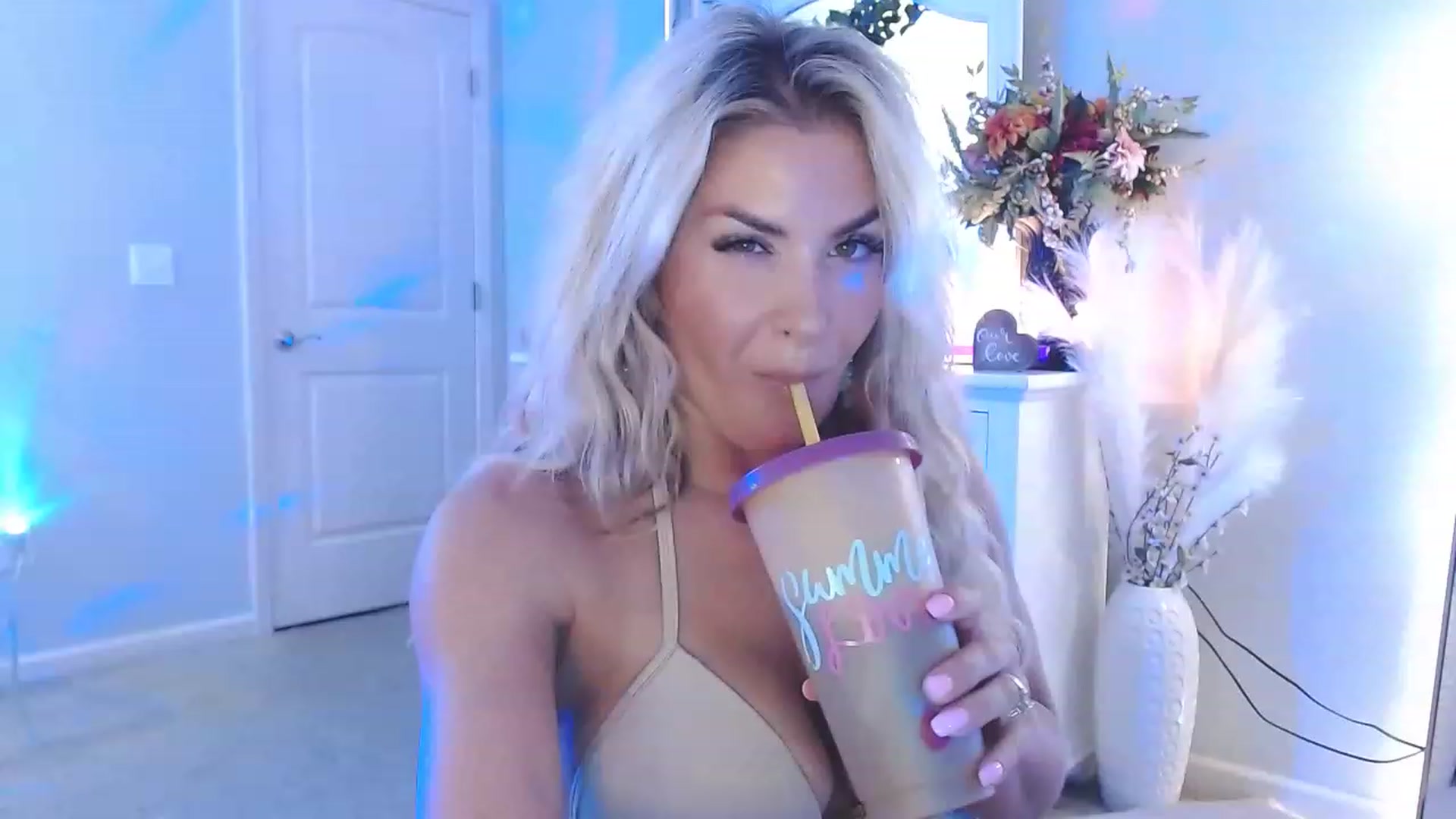 Gallery image thumbnail from MsMarilyn's myfreecams stream on, 07/27/2023, 19:45 image 2 of 20