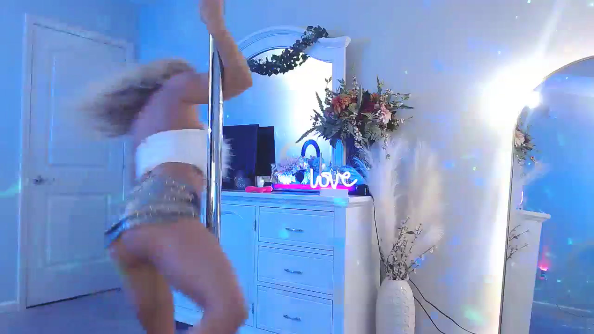 Gallery image thumbnail from MsMarilyn's myfreecams stream on, 08/03/2023, 20:34 image 14 of 20