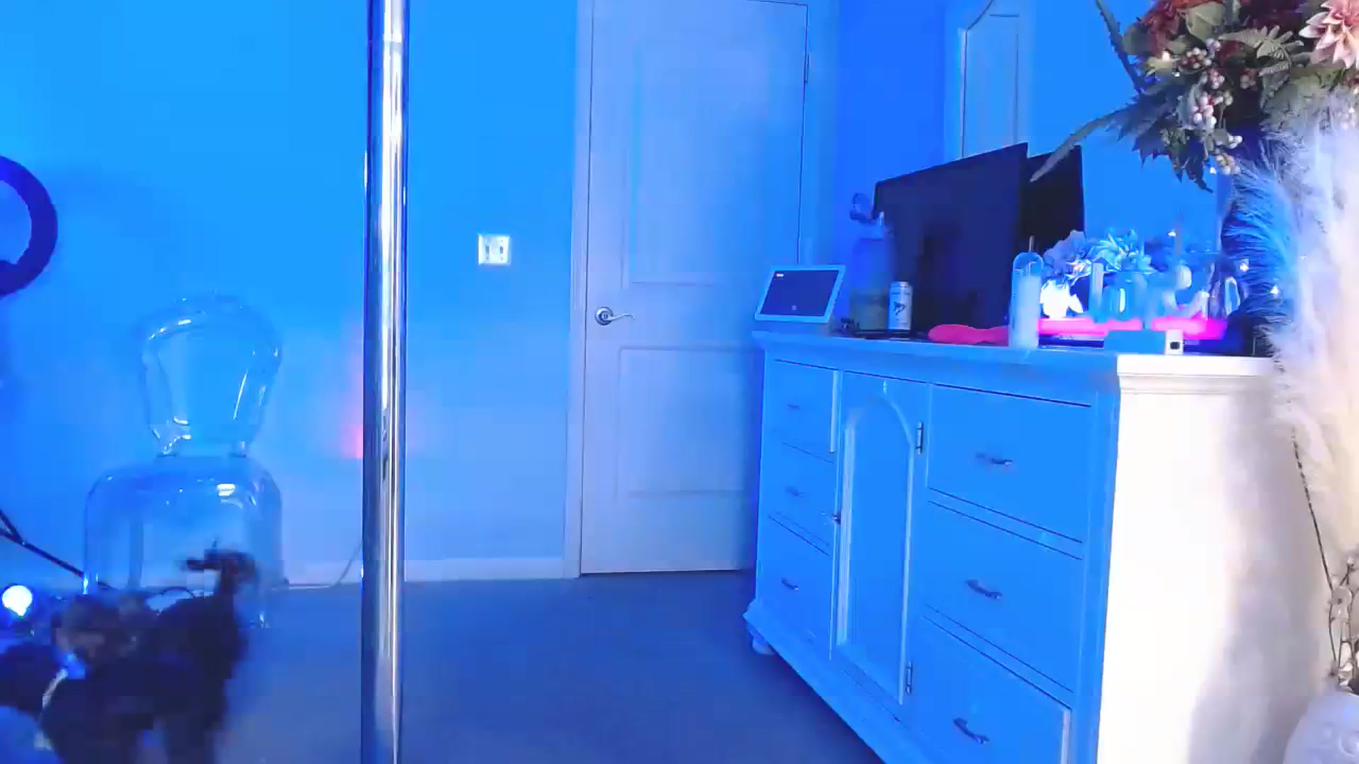 Gallery image thumbnail from MsMarilyn's myfreecams stream on, 08/15/2023, 19:57 image 14 of 20