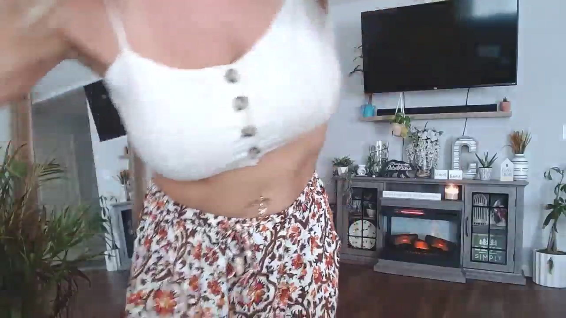 Gallery image thumbnail from MsMarilyn's myfreecams stream on, 08/21/2023, 16:56 image 5 of 20